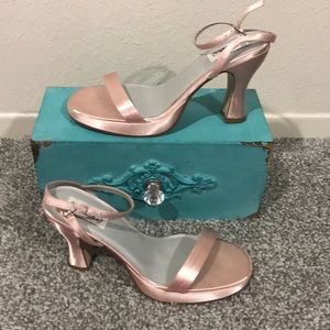 😍Gorgeous! Dyeables blush heels. Vintage, never worn!